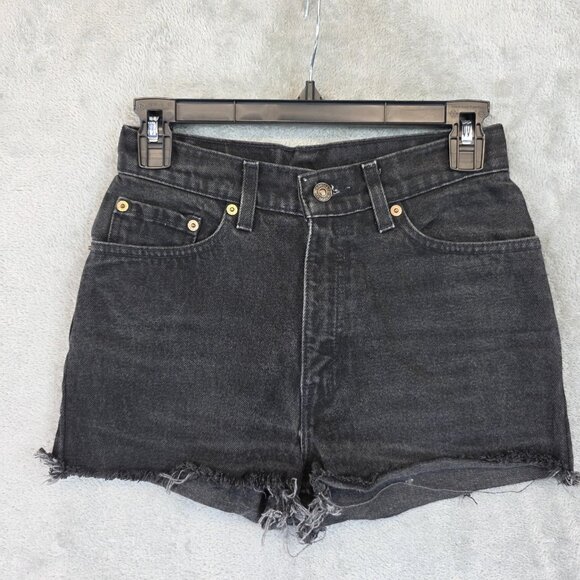 Vintage Levi's Shorts Womens 7 Long Black 512 Slim Fit Denim Cutoff Raw Hem 90s - Picture 1 of 10